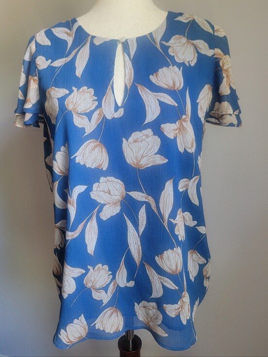 Ann Taylor Factory Tops - Ann Taylor Factory Blue Floral Short-Sleeve Blouse with Cream Bloom Print